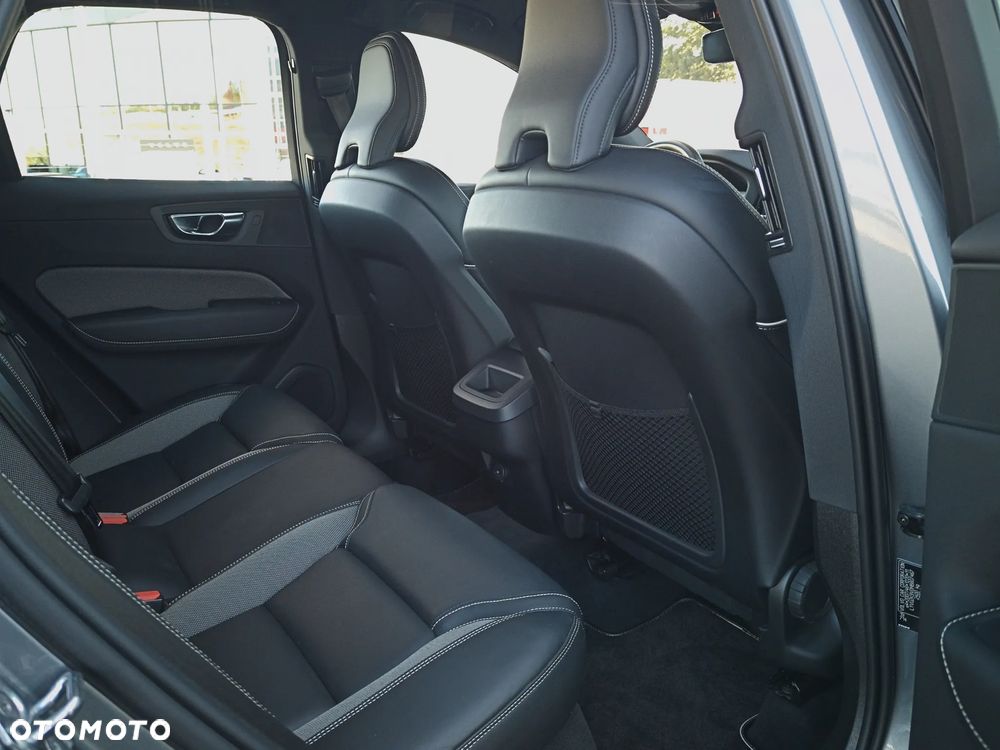 Volvo XC 60 B4 B R-Design - 17