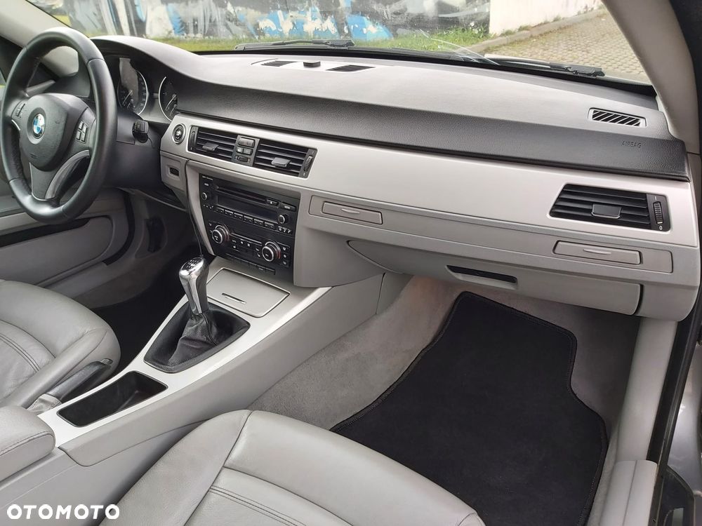 BMW Seria 3 320d DPF Efficient Dynamics Edition - 15