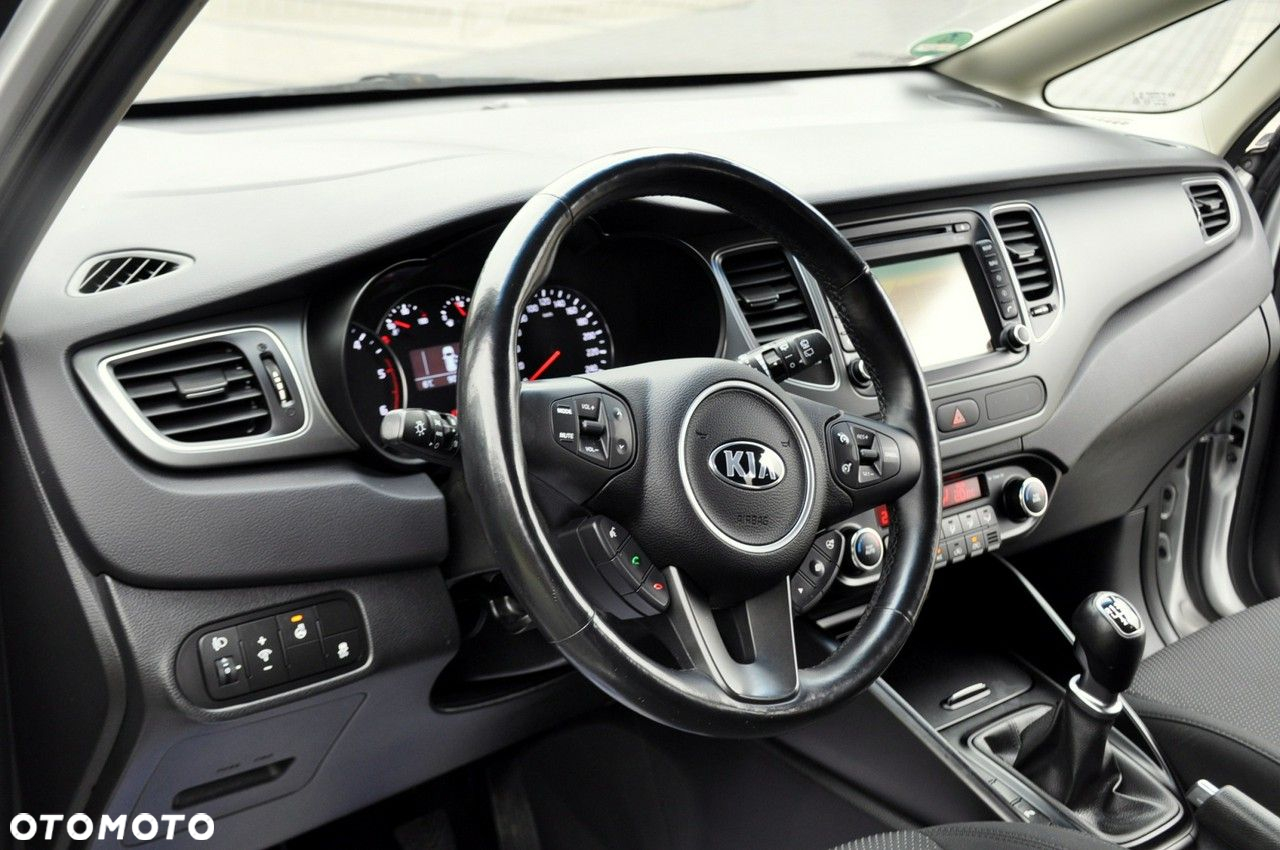 Kia Carens - 23