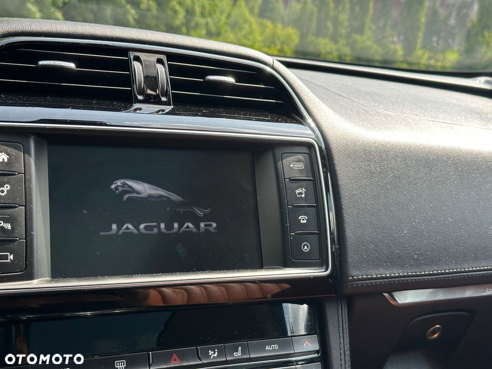 Jaguar F-Pace 2.0 i4D AWD Prestige - 21