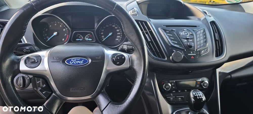 Ford Kuga 1.5 EcoBoost 2x4 Titanium - 18