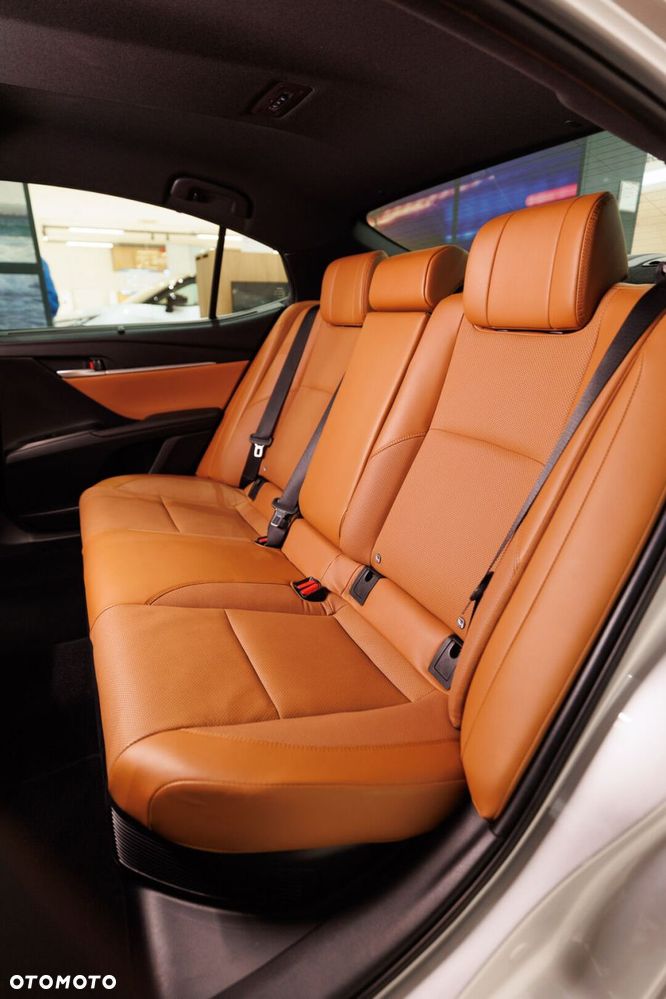 Toyota Camry - 23