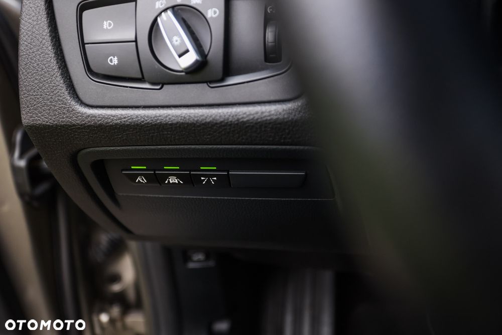 BMW Seria 3 318d Edition Luxury Line Purity - 32