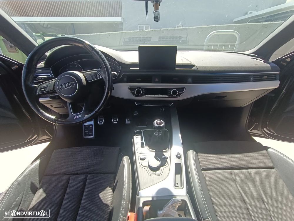 Audi A4 2.0 TDI S-line - 4