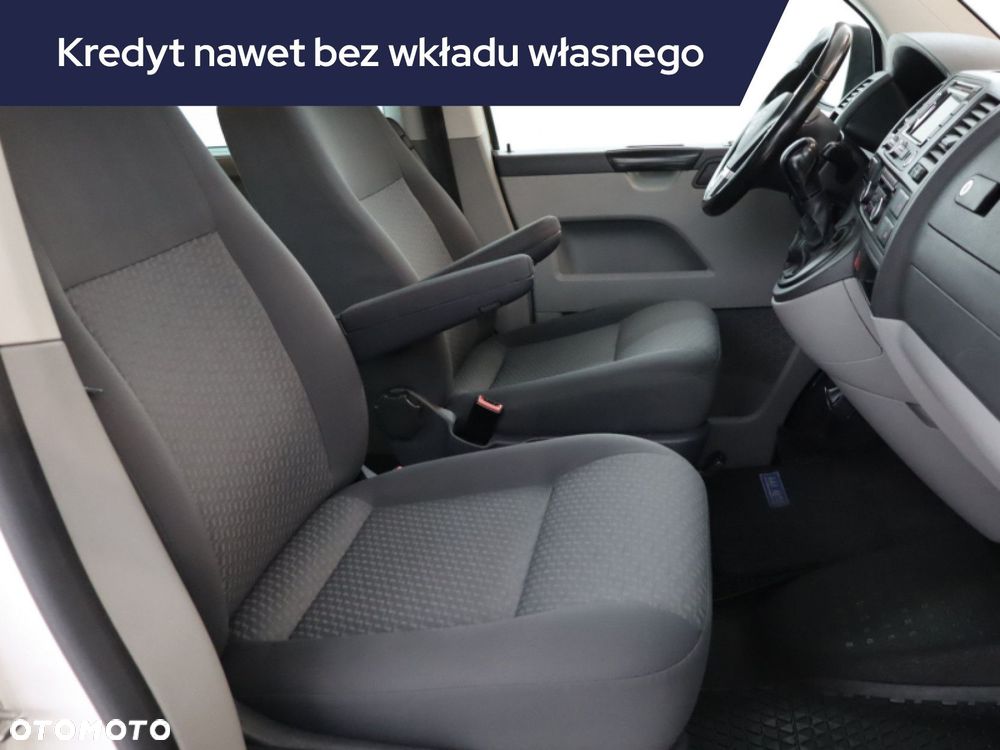 Volkswagen Caravelle - 11