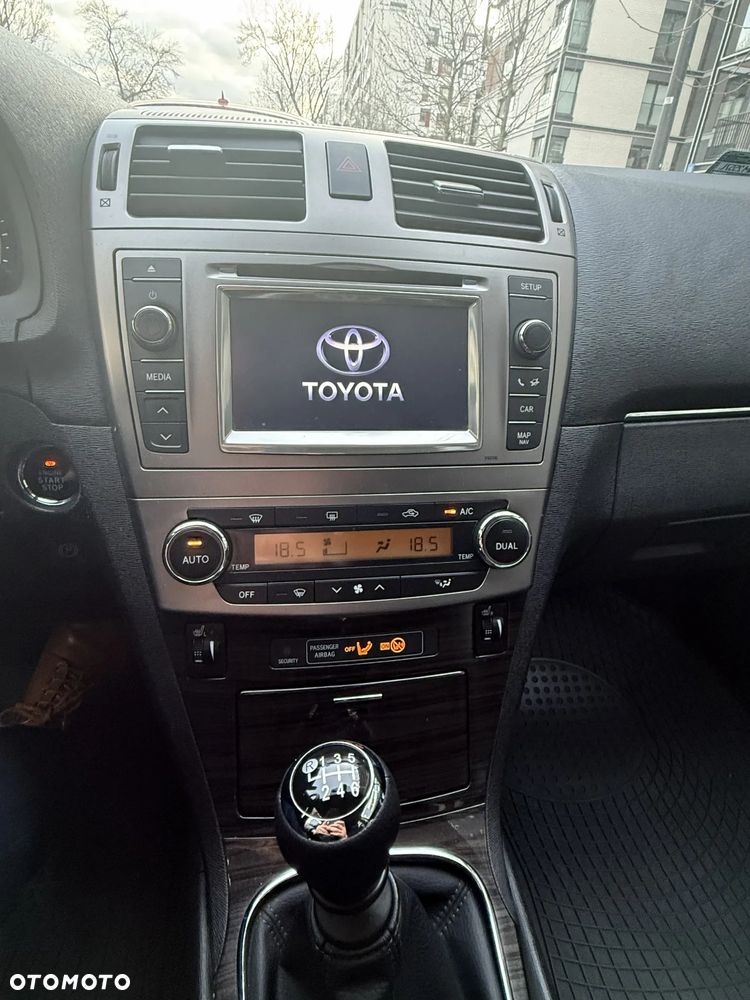 Toyota Avensis 2.0 Premium - 9