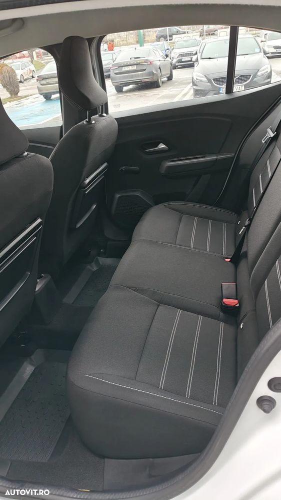 Dacia Logan TCe 90 Essential - 10