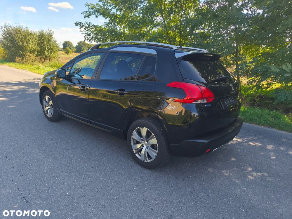 Peugeot 2008 1.2 Pure Tech Style S&S - 3