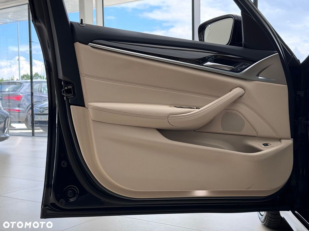 BMW Seria 5 530i xDrive M Sport sport - 13