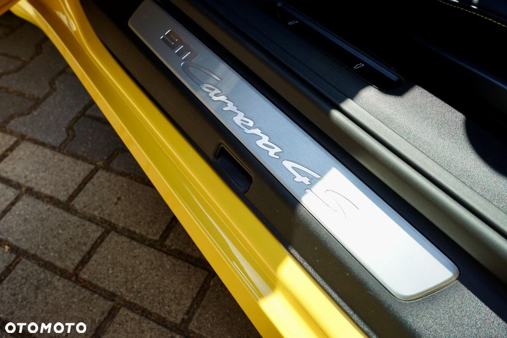 Porsche 911 Carrera 4S - 8