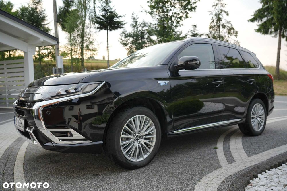 Mitsubishi Outlander - 1