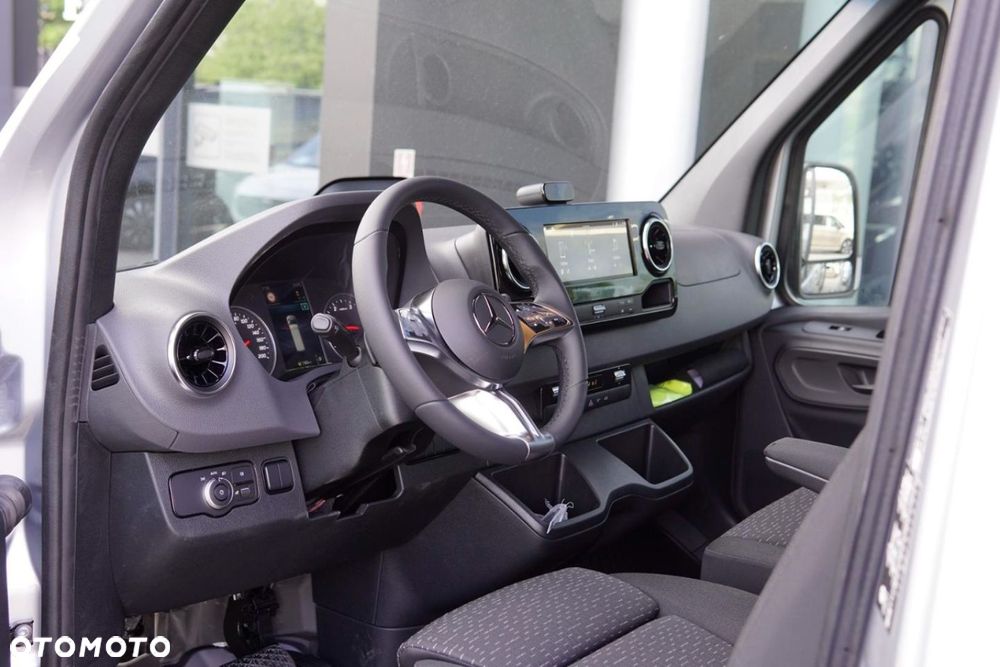 Mercedes-Benz Sprinter - 12
