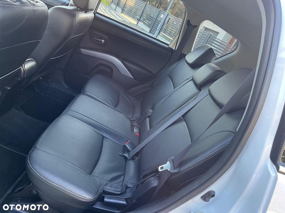 Mitsubishi Outlander - 16