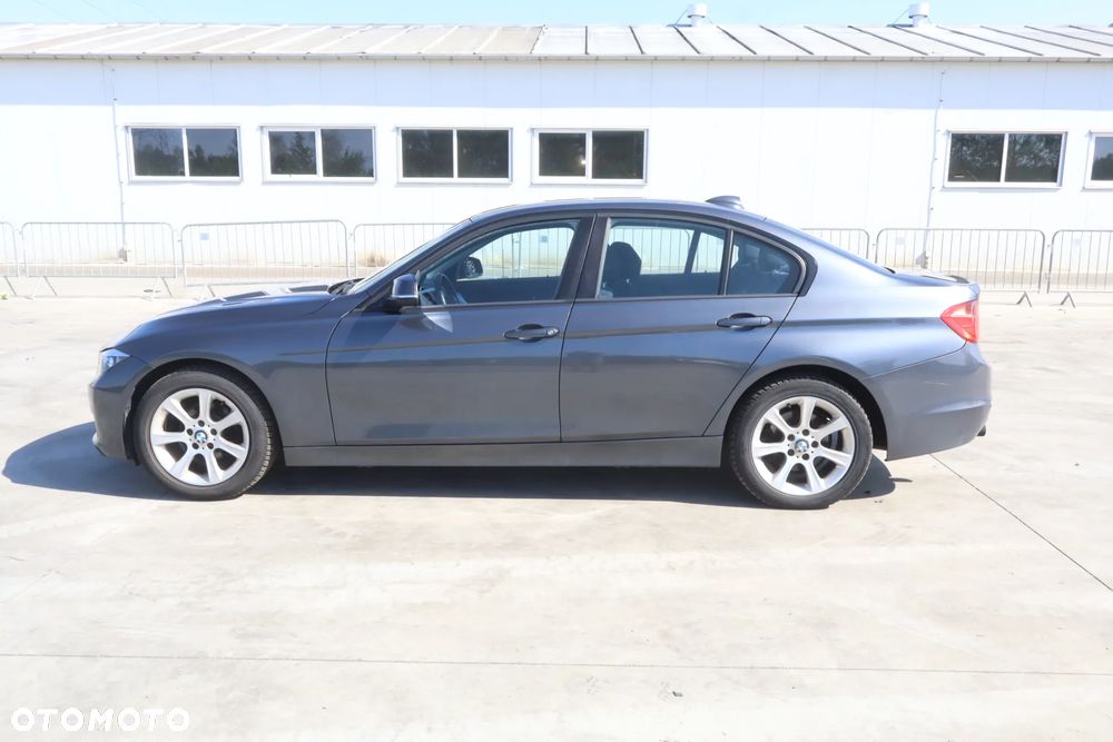 BMW Seria 3 318d - 8
