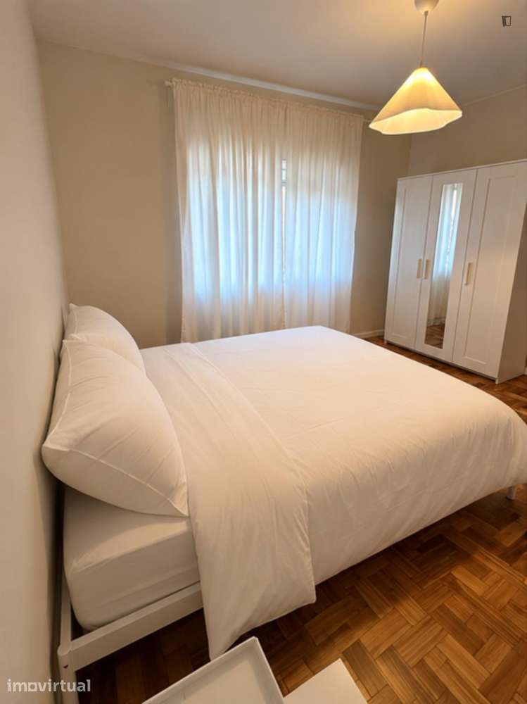 Quarto - localizado em Mafamude Porto - Grande imagem: 3/15