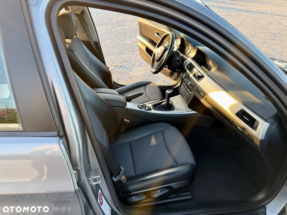 BMW Seria 3 320d - 12
