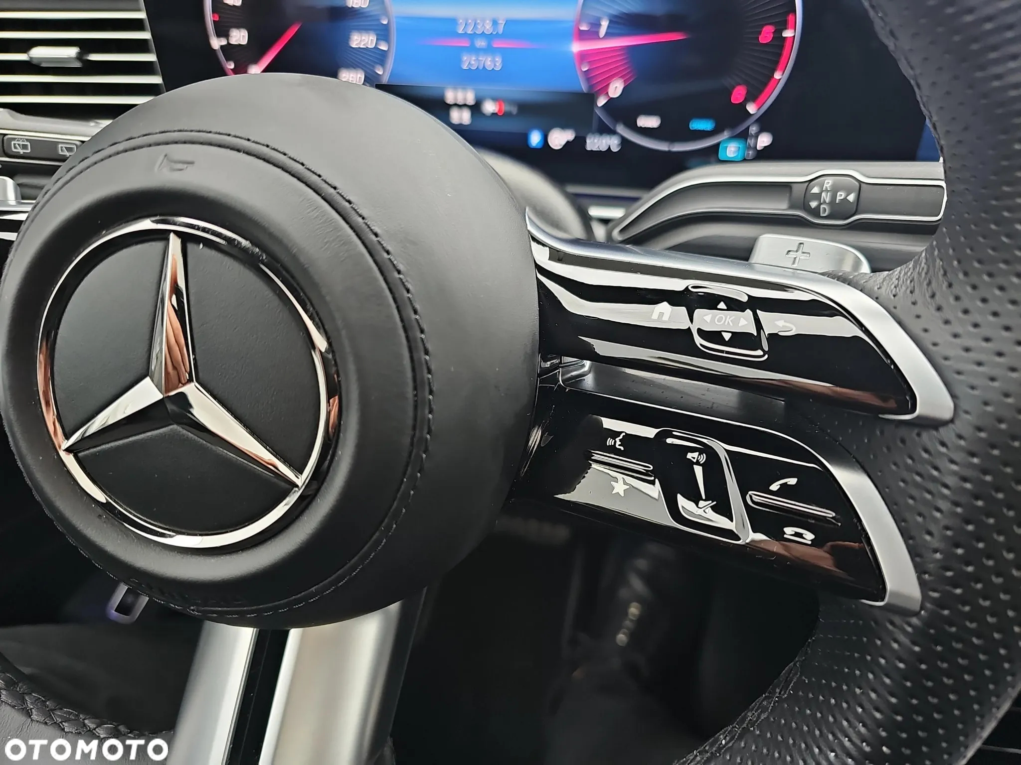 Mercedes-Benz GLE 300 d 4Matic 9G-TRONIC AMG Line Advanced Plus - 22
