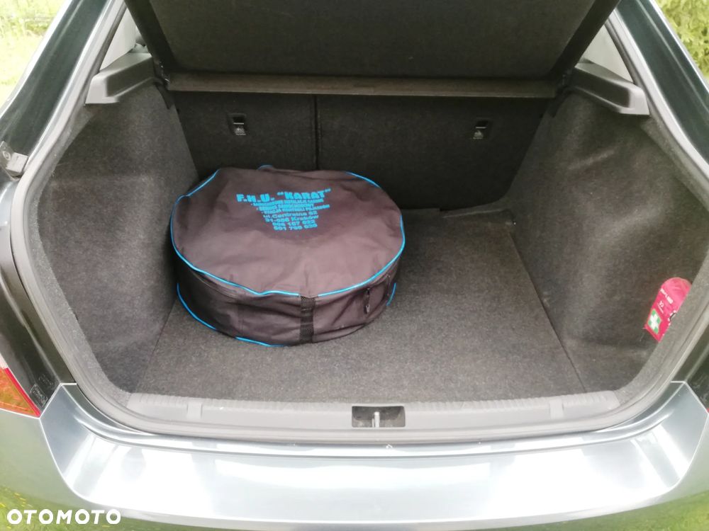 Skoda RAPID 1.4 TSI Ambition DSG - 14