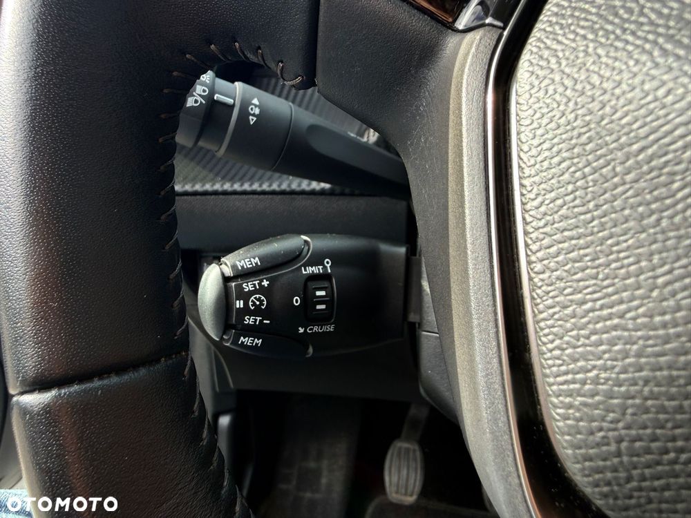 Peugeot 208 PureTech 100 Style - 18