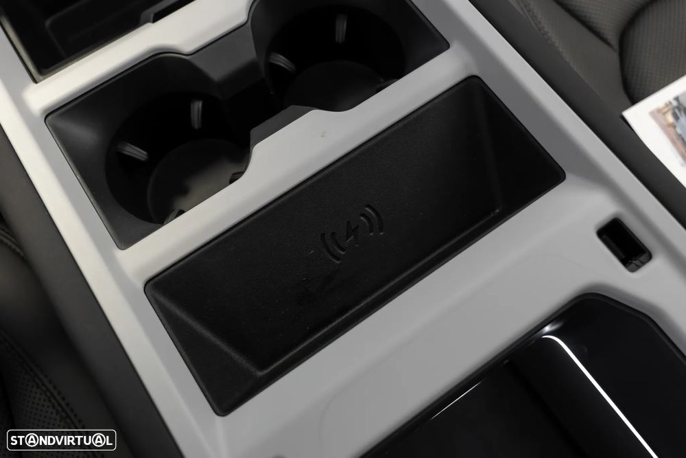 Land Rover Defender 2.0 P300e 110 AWD S - 17