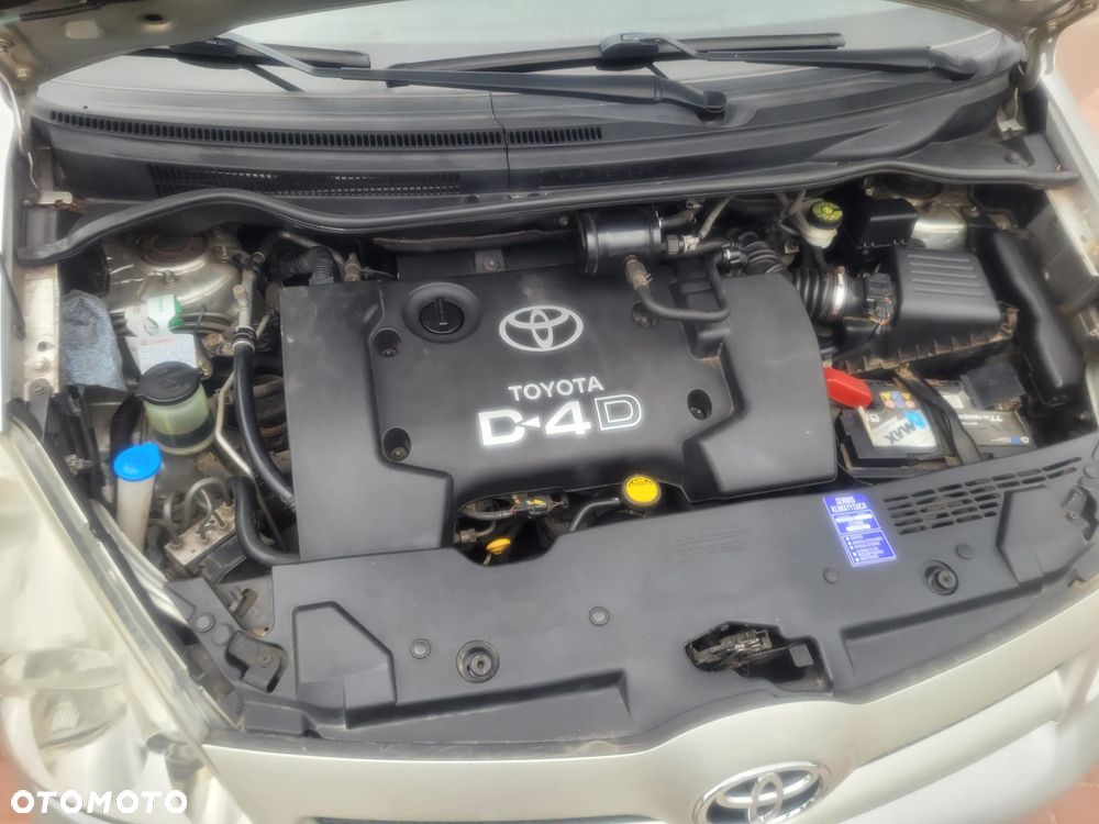 Toyota Corolla Verso 2.0 D-4D - 14