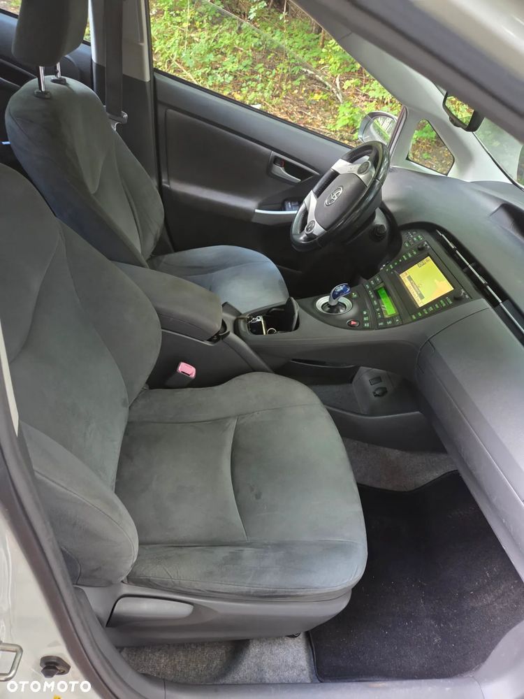 Toyota Prius (Hybrid) Executive - 8