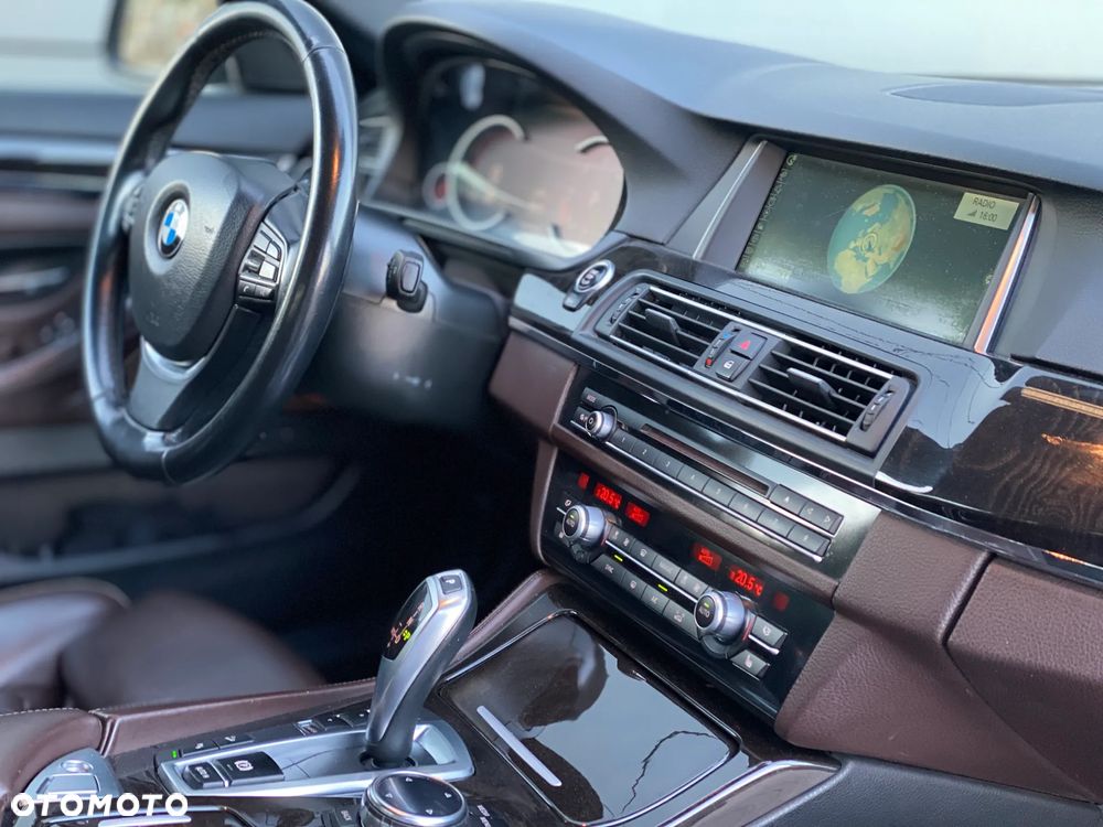 BMW Seria 5 525d xDrive Luxury Line - 22