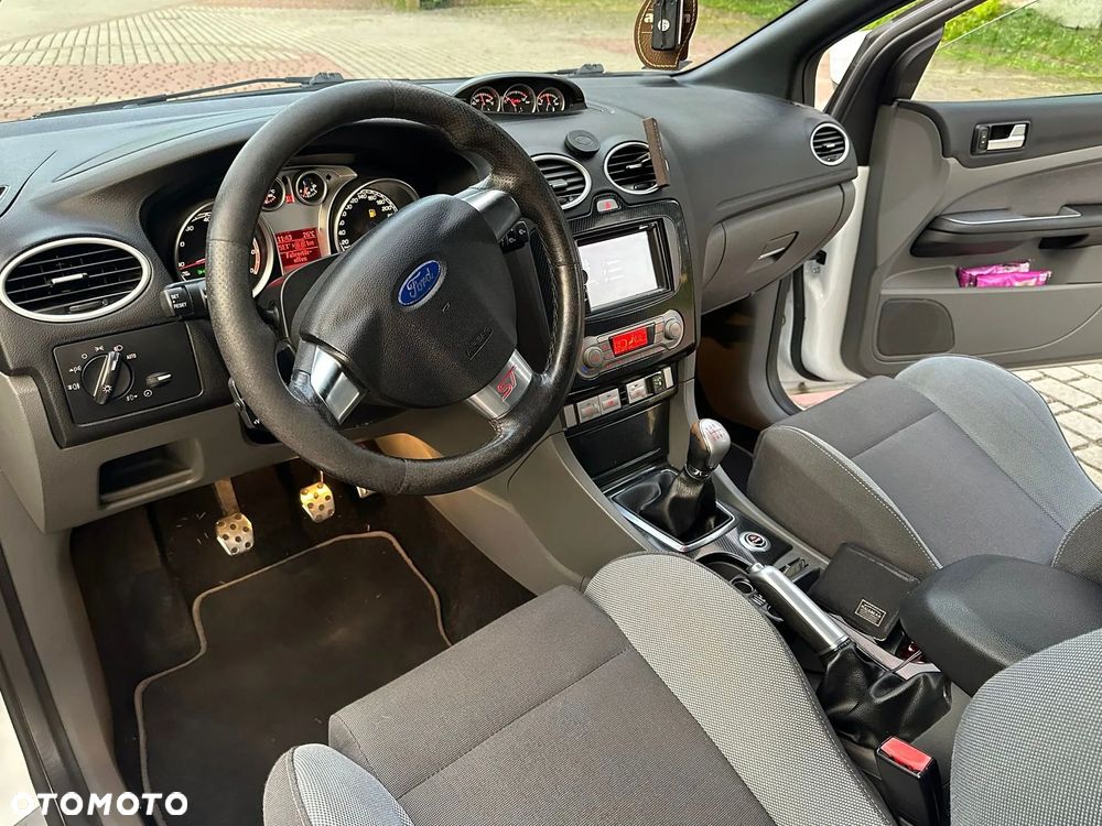 Ford Focus 2.5 ST - 17