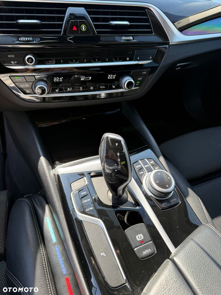 BMW Seria 5 520d Sport Line - 21