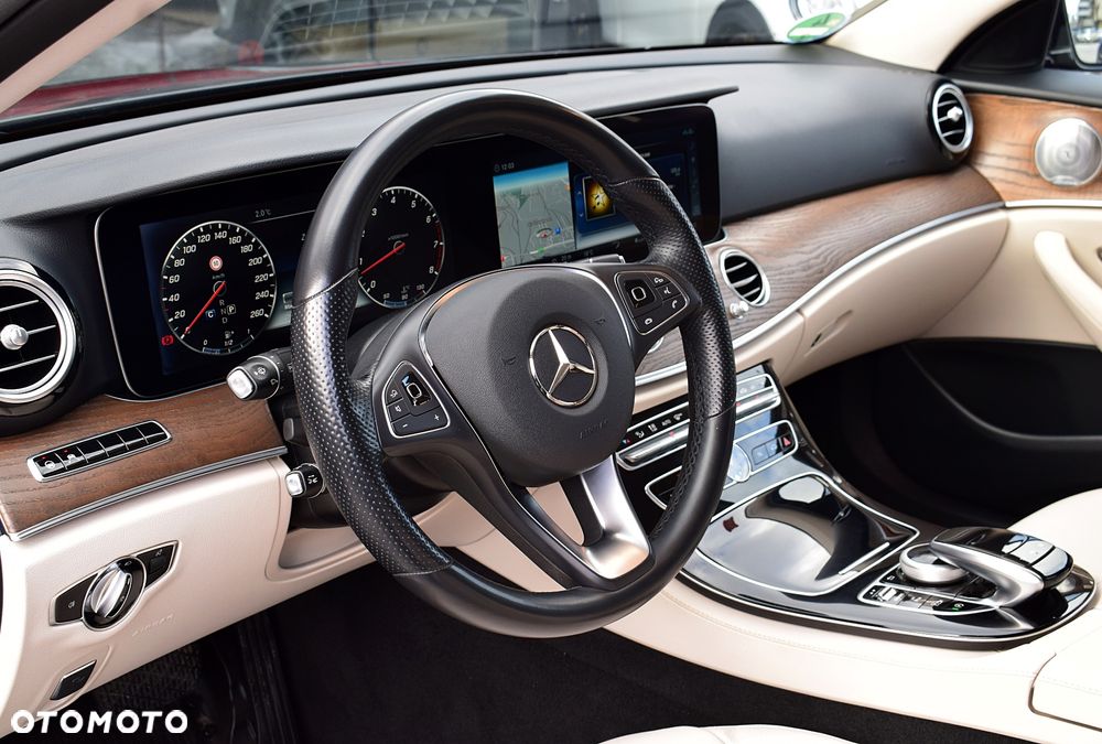 Mercedes-Benz Klasa E 400 4Matic 9G-TRONIC Avantgarde - 4