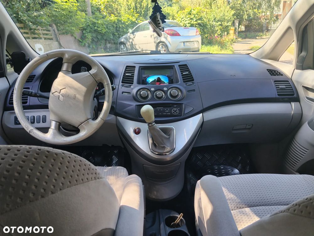 Mitsubishi Grandis 2.4 Intense - 6