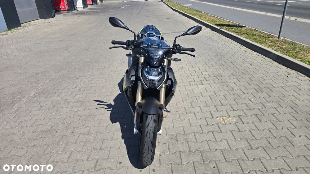 BMW S - 4