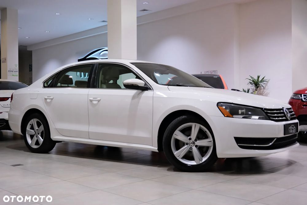 Volkswagen Passat - 4