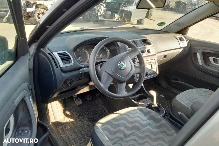 Radio cd 5J0035161A Skoda Fabia 5J [2007 - 2010] Combi wagon 5-usi 1. - 7