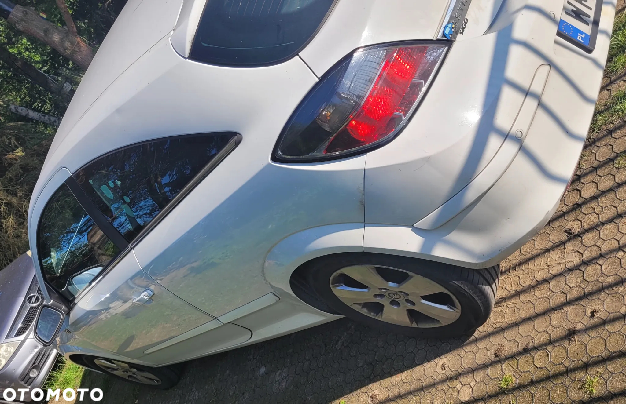 Opel Astra GTC 1.6 - 11