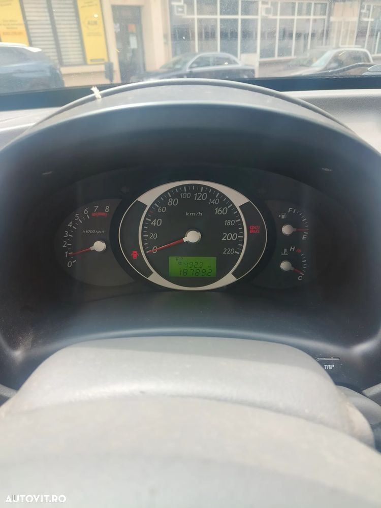 Hyundai Tucson 2.0 DOHC 2WD - 8