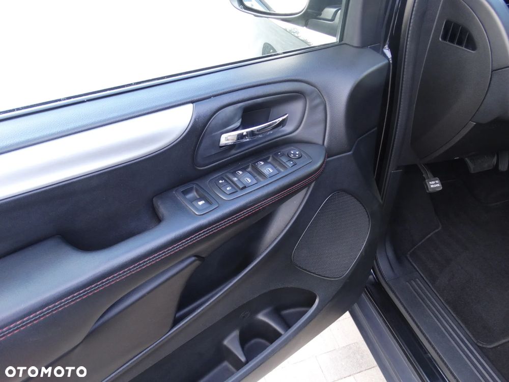 Dodge Grand Caravan 3.6 R/T - 9