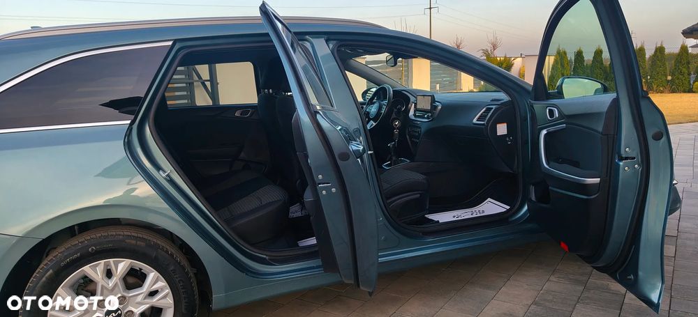 Kia Ceed ver-1-6-crdi-mhev-business-line - 25