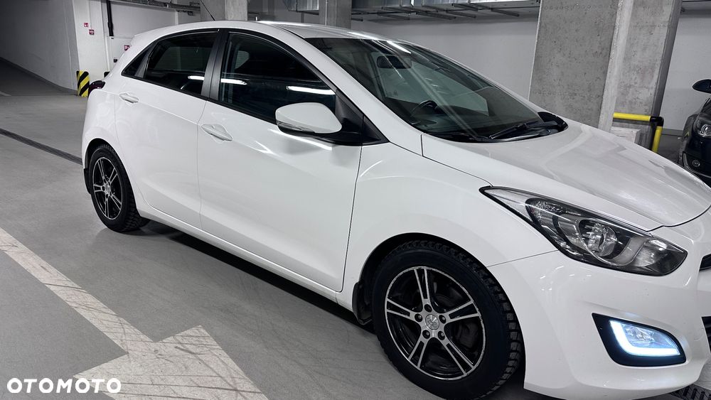 Hyundai i30 blue 1.6 CRDi YES Gold - 16