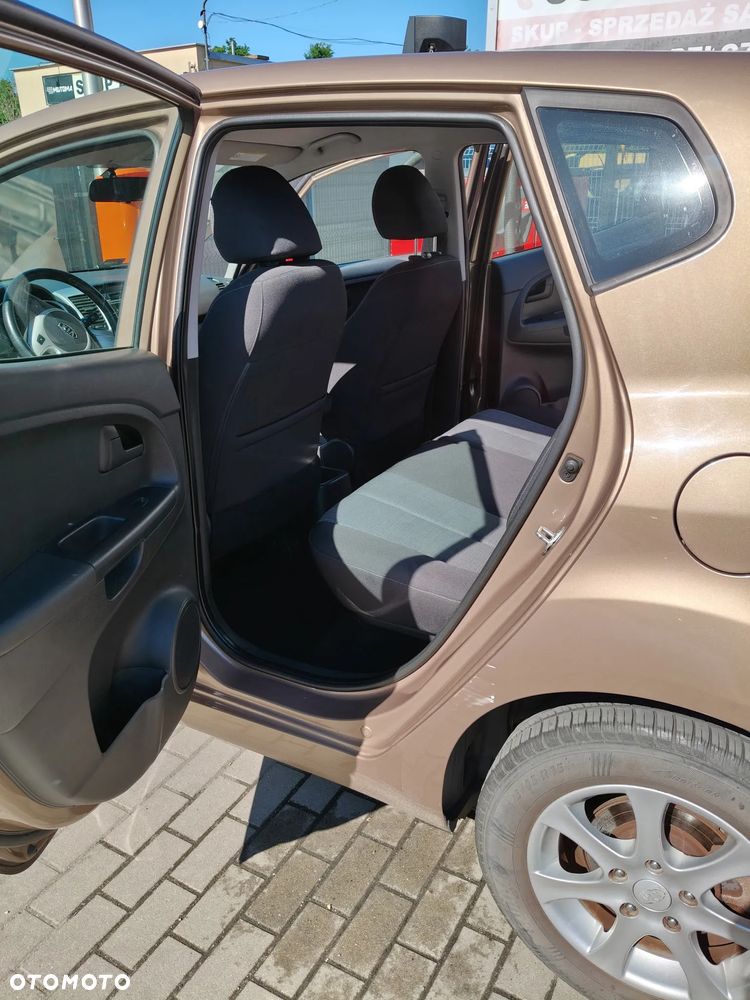 Kia Venga - 10