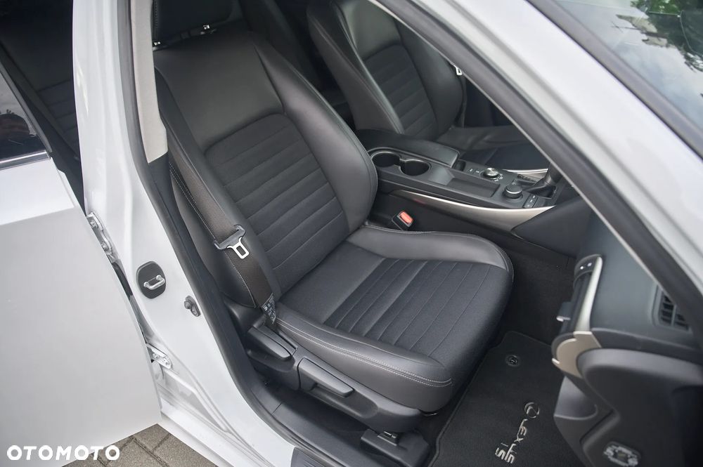 Lexus IS 200t / 300 F Sport - 27