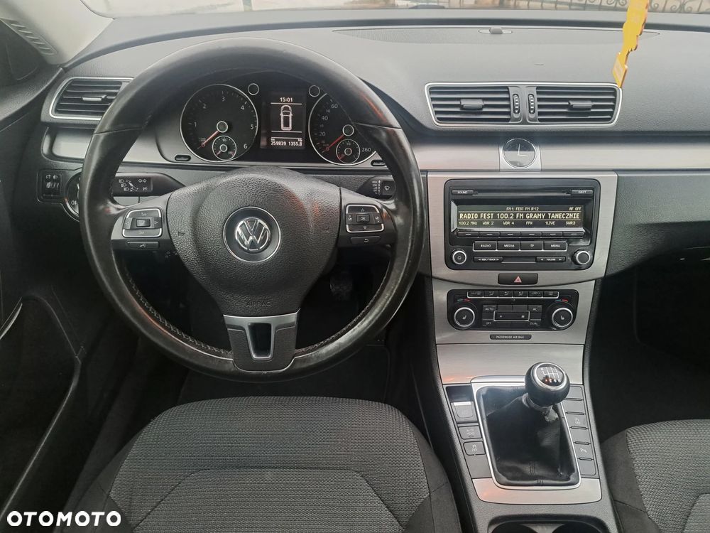 Volkswagen Passat 2.0 TDI BlueMotion Technology DPF Trendline - 17