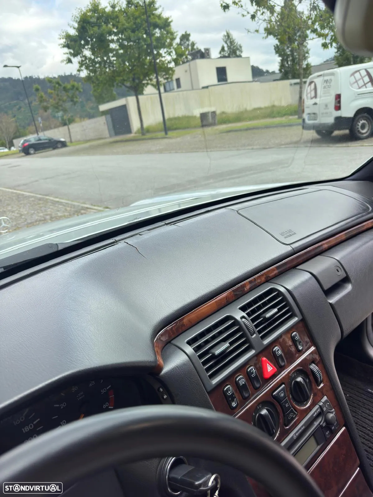 Mercedes-Benz 220 - 10