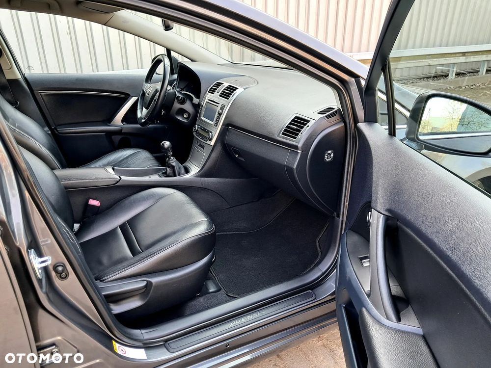 Toyota Avensis 2.0 D-4D Executive - 16