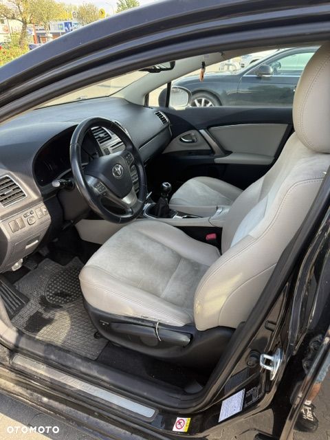 Toyota Avensis 2.0 D-4D Premium - 8