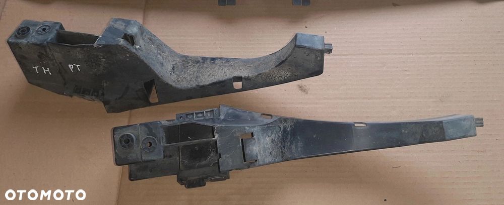 Thema II ślizg zderzaka tylny tył Chrysler 300C II Lancia