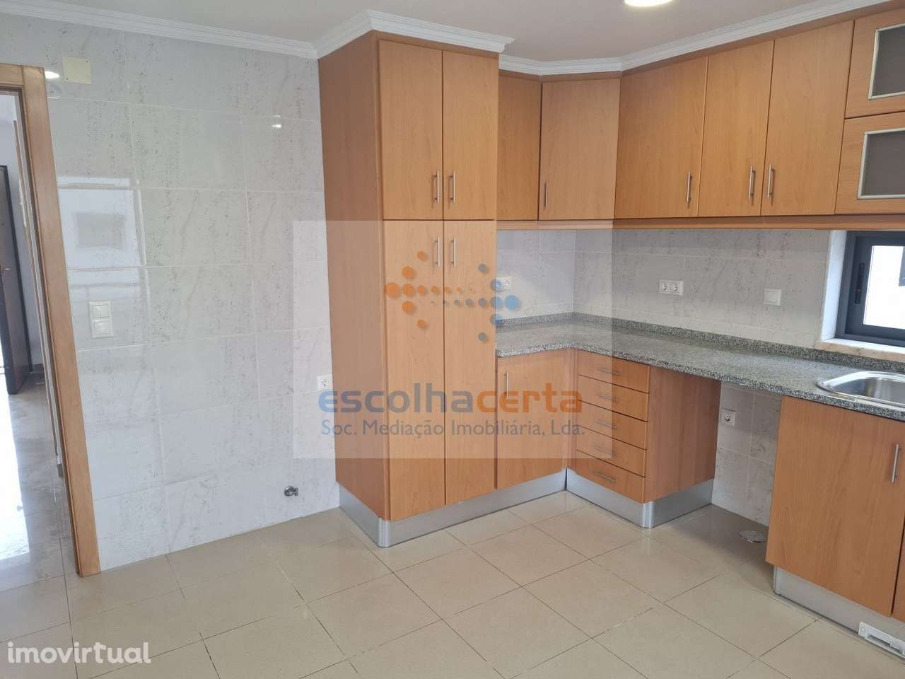 Moradia T5 Isolada no Feijó, Almada – Espaço, Conforto e Localiz - Grande imagem: 2/27