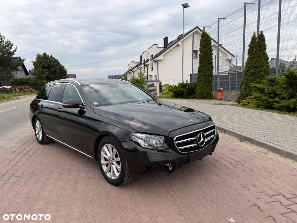 Mercedes-Benz Klasa E 220 d 4Matic 9G-TRONIC Avantgarde - 8