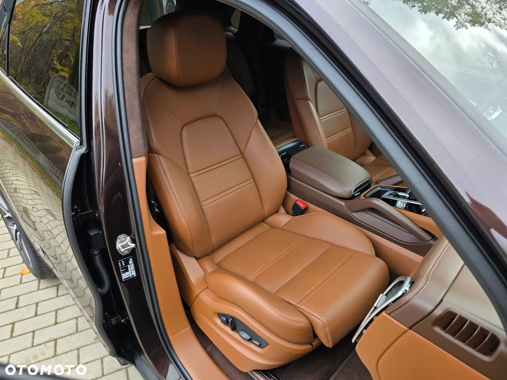 Porsche Cayenne E-Hybrid Platinum Edition - 16