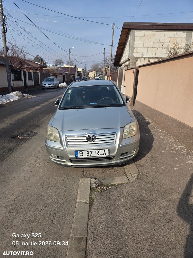 Toyota Avensis 1.8 Sdn. Sol - 2